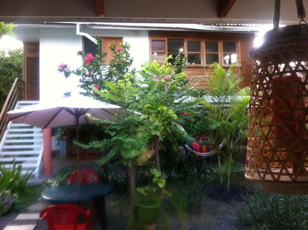 Hostal Casaluna San Andres Exterior photo